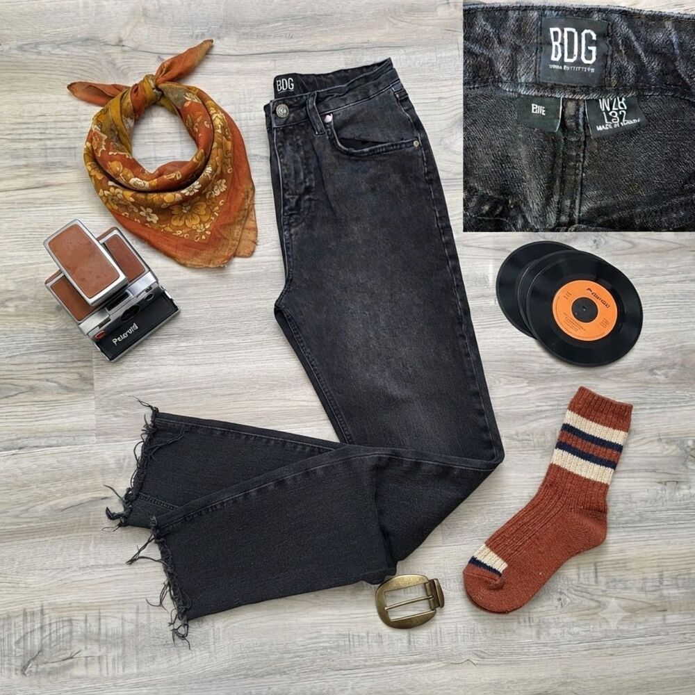 BDG Edie Slim Straight Jeans Size 28 Washed Black Raw Hem Excellent Condition